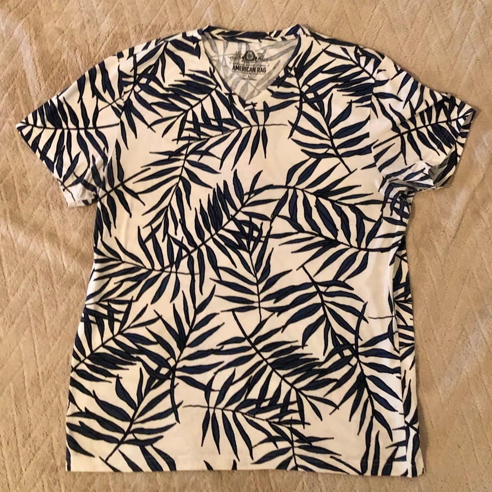 American Rag Men’s Hawaiian style V-neck t-shirt in Large - Picture 2 of 6